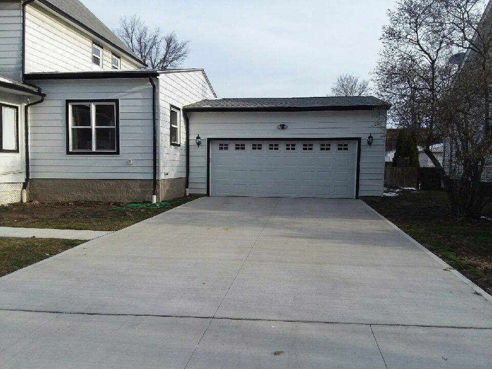Garage Photo